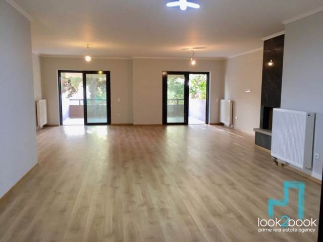 FANTASTIC FLOOR APARTMENT AT THE CENTRE OF GLYFADA 