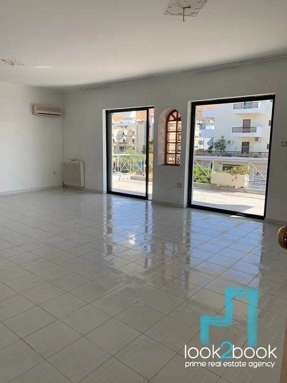 BEAUTIFUL RENOVATED APARTMENT IN ANO GLYFADA 